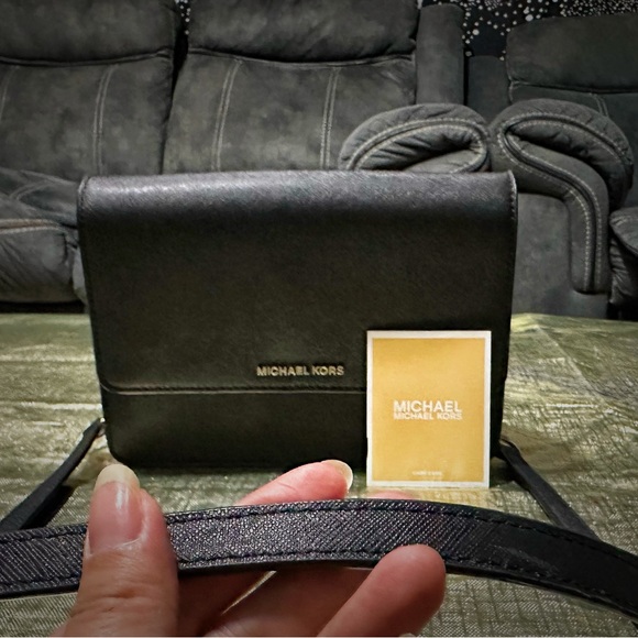 Vintage Y2K Michael Kors Black Leather Crossbody purse ❌80% OFF SALE❌ - Picture 5 of 14
